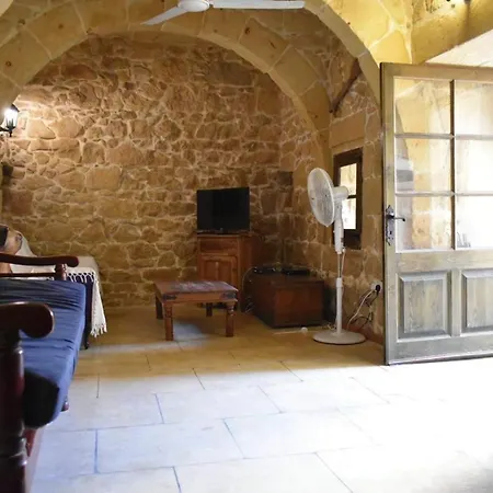 Villa Ta'salvu U Marija Farmhouse Munxar